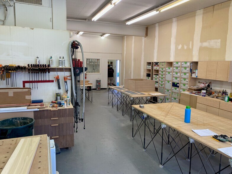 More Photos Of 14630 Titus St, Van Nuys Manufacturing For Lease