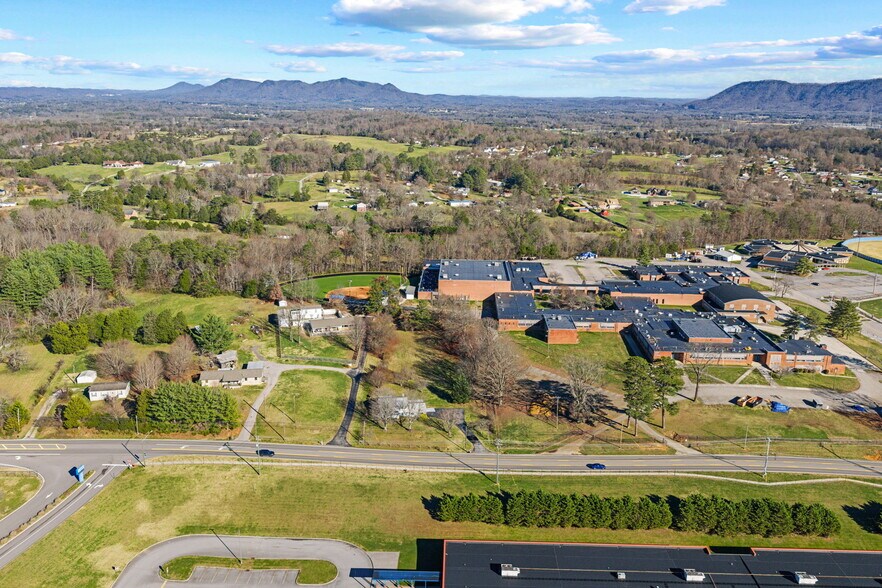 More Photos Of 7700 Tazewell Pike, Corryton Multifamily For Sale