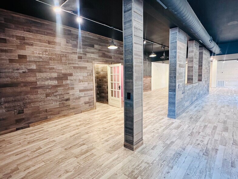 More Photos Of 103 N College Ave, Newton General Retail For Lease