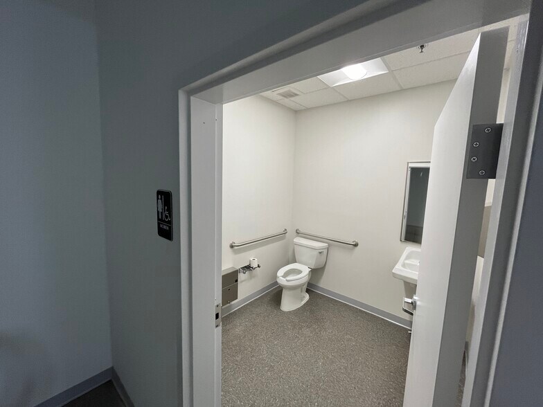 More Photos Of 4225 Phil Niekro Pky, Norcross Distribution For Lease