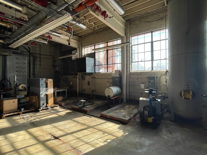 More Photos Of 2004 N University St, Peoria Industrial For Sale