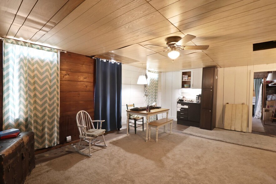 More Photos Of 701 N Oak St, Springfield Office Residential For Sale