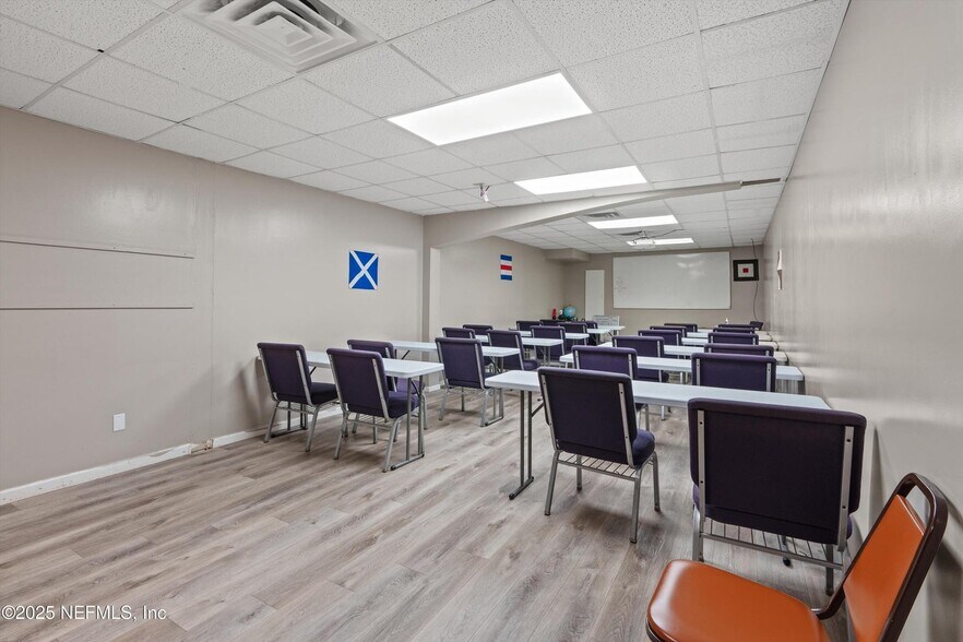 More Photos Of 3787 Old Middleburg Rd, Jacksonville Office For Sale