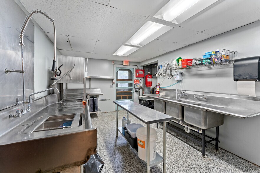 More Photos Of 2582 State Highway 7, Bainbridge Restaurant For Sale