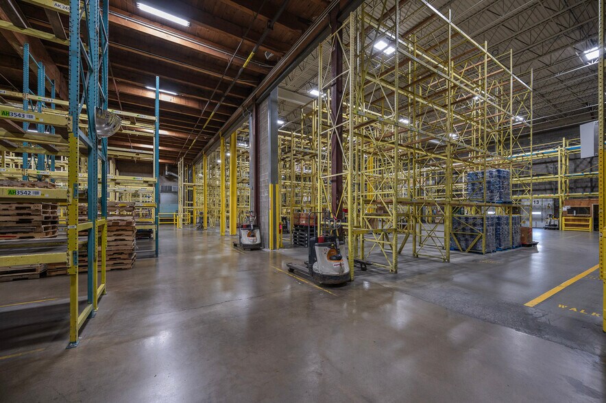 More Photos Of 707 Airport Rd, Bismarck Distribution For Sale