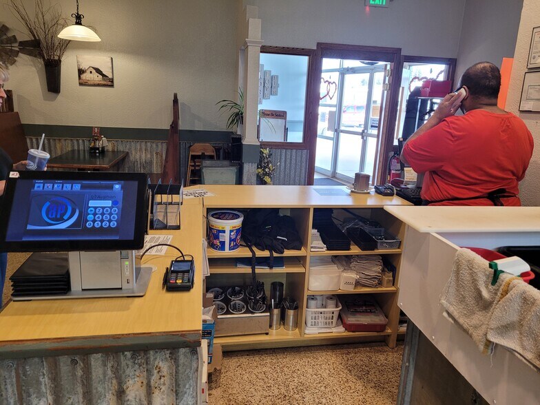 More Photos Of 615 E 3rd St, Kimball Restaurant For Sale