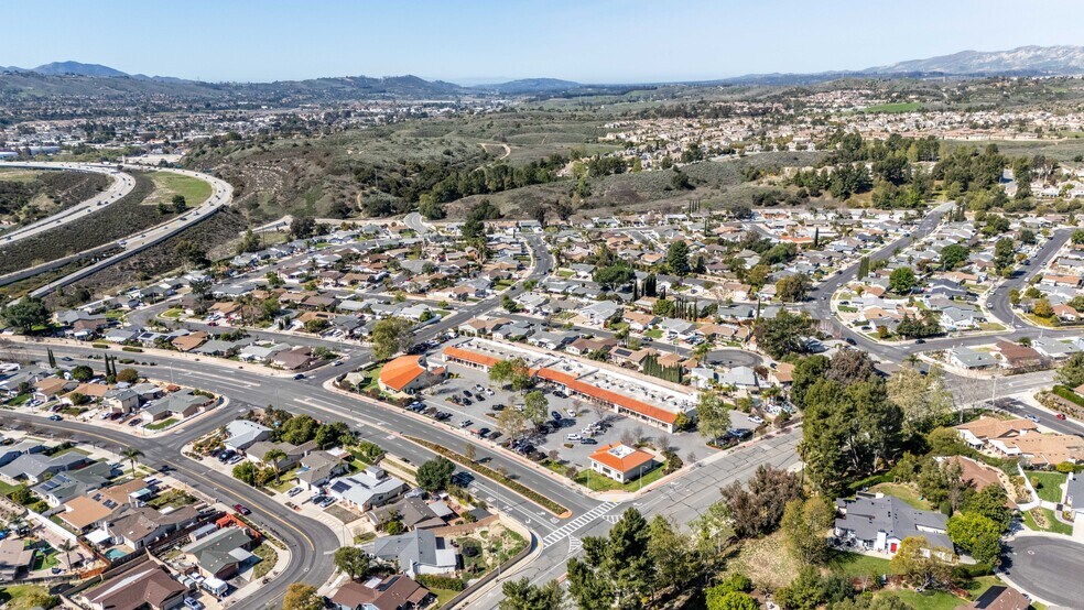 More Photos Of 14711 Princeton Ave, Moorpark Freestanding For Sale