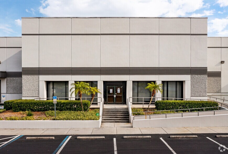 More Photos Of 7340 Bryan Dairy Rd, Largo Unknown For Lease