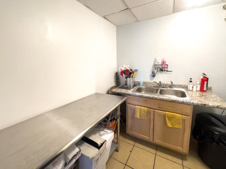 More Photos Of 401-417 E Oakwood Blvd, Chicago Apartments For Sale