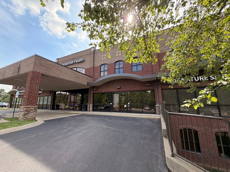 More Photos Of 800 Weatherly Dr, Clarksville Medical For Lease
