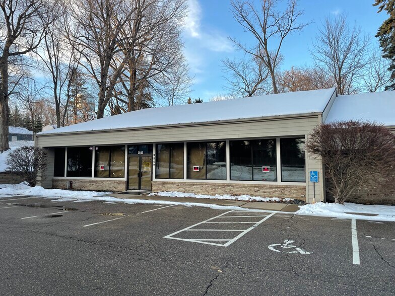 Primary Photo Of 3542 Shoreline Dr, Wayzata Freestanding For Lease
