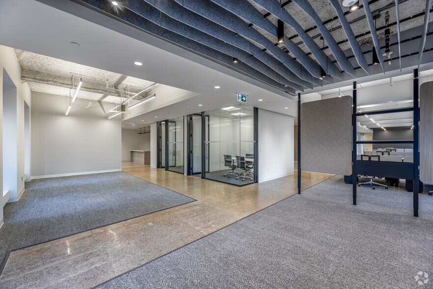More Photos Of 390 Bay St, Toronto Office For Lease