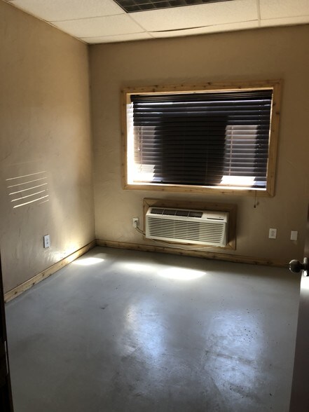 More Photos Of 550 Bear Cat Rd, Aledo Warehouse For Lease