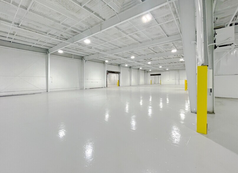 More Photos Of 5010-A Hudson Dr, Stow Warehouse For Lease