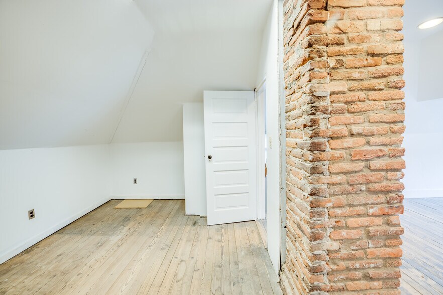 More Photos Of 913 Olney Sandy Spring Rd, Sandy Spring Office Residential For Sale