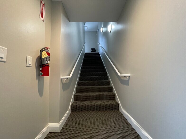 More Photos Of 5810 Blackshire Path, Inver Grove Heights Office Residential For Lease