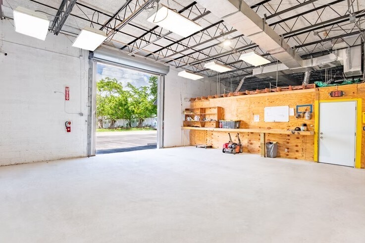 More Photos Of 610 NE 29th St, Pompano Beach Warehouse For Lease