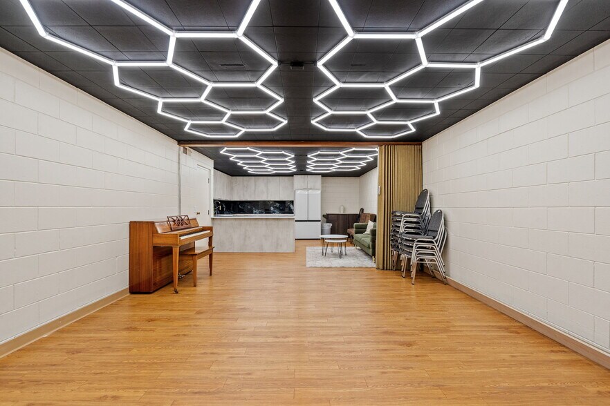 More Photos Of 6206 Lilac Dr N, Brooklyn Center Religious Facility For Sale