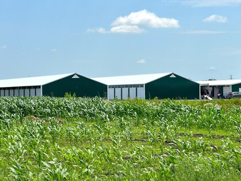 More Photos Of 1947 N Lyford Rd, Rockford Self Storage For Lease