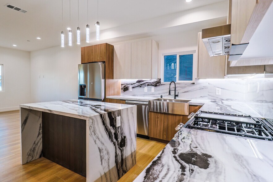 More Photos Of 4842 W 17th St, Los Angeles Apartments For Sale