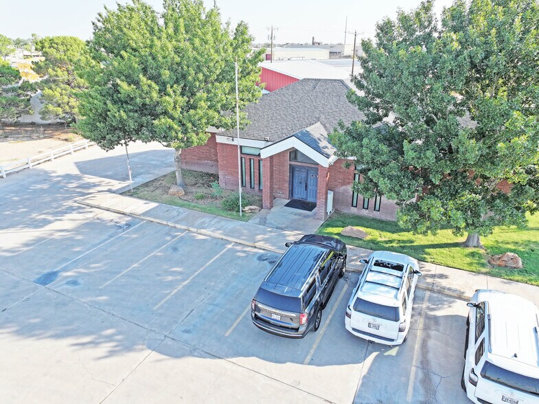 More Photos Of 327 SE Loop 338, Odessa Flex For Lease