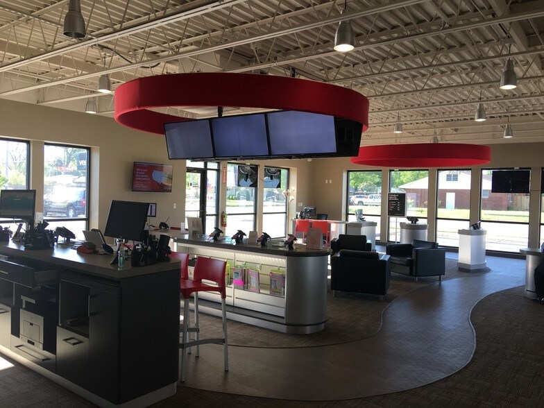 More Photos Of 1805 W Main St, Norman Storefront For Lease