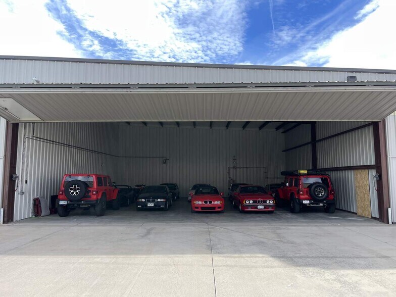 More Photos Of 3000 Airport Dr, Erie Flex For Sale