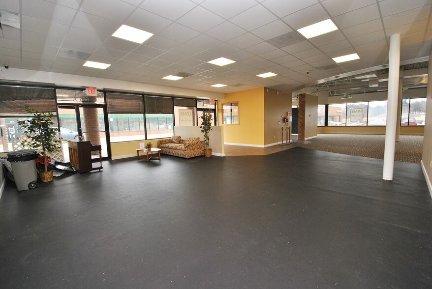 More Photos Of 550-552 Ritchie Hwy, Severna Park Freestanding For Lease