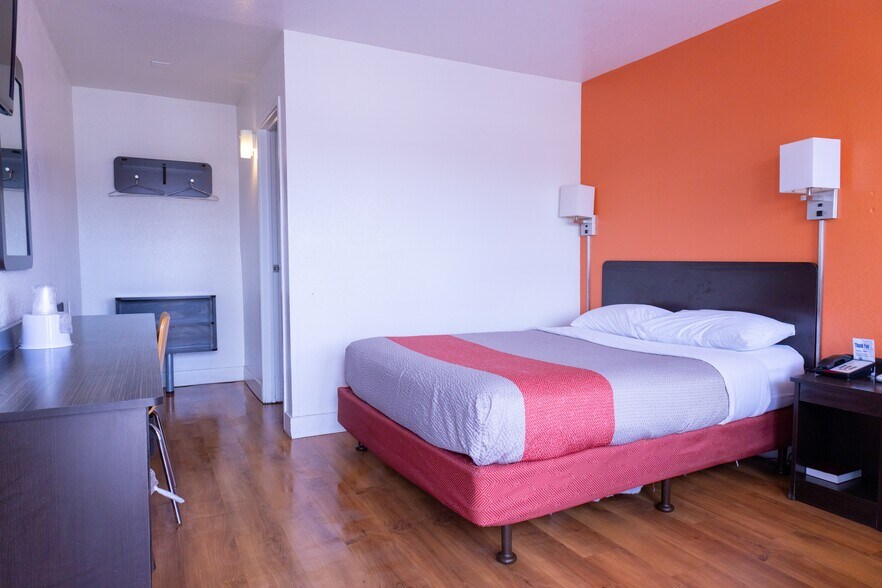 More Photos Of 2420 Commerce Rd, Goodland Hotel For Sale