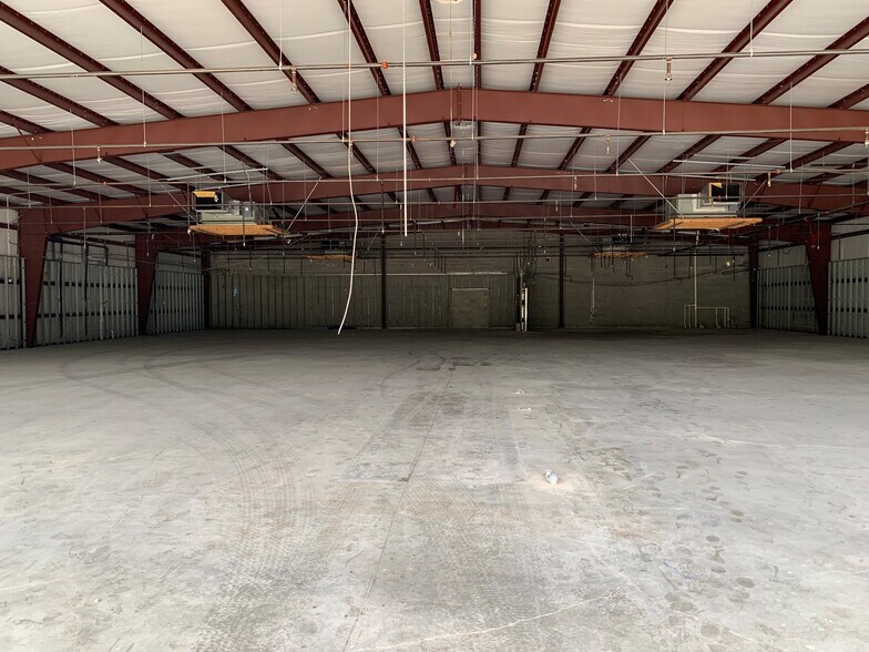 More Photos Of 5457 W Davis St, Conroe Unknown For Lease