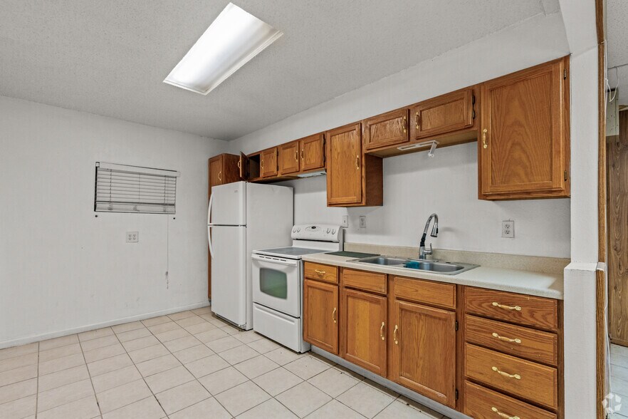 More Photos Of 2419 W Murphy St, Odessa Truck Terminal For Sale