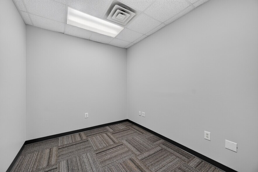 More Photos Of 514 Dabney Rd, Henderson Office For Lease