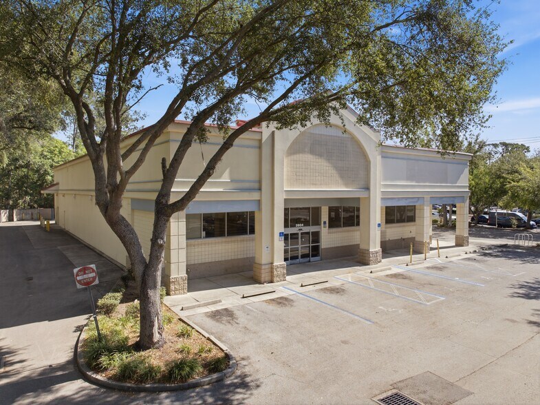 More Photos Of 3904 NW 13th St, Gainesville Drugstore For Lease