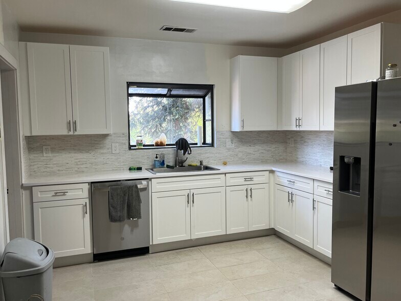 More Photos Of 3121 Broadway, Sacramento Storefront Retail Residential For Sale