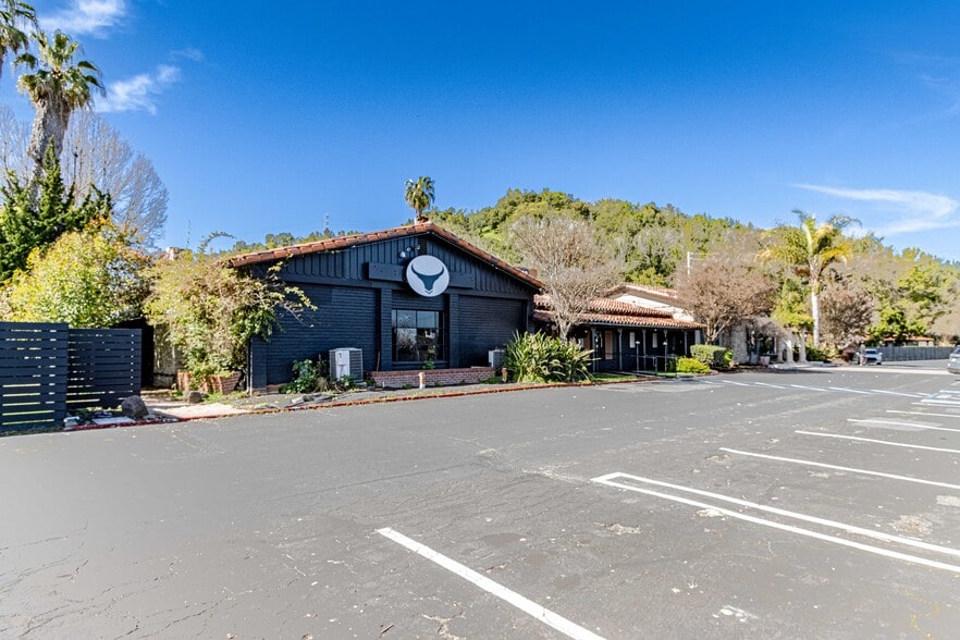 Primary Photo Of 250 Entrada Dr, Novato Hotel For Lease