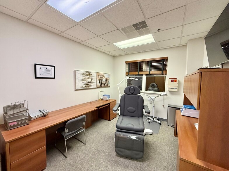 More Photos Of 504 Hamburg Tpke, Wayne Medical For Sale