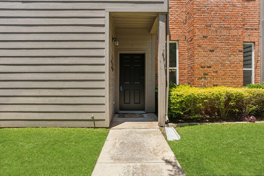 More Photos Of 1101 N Locust St, Denton Apartments For Sale