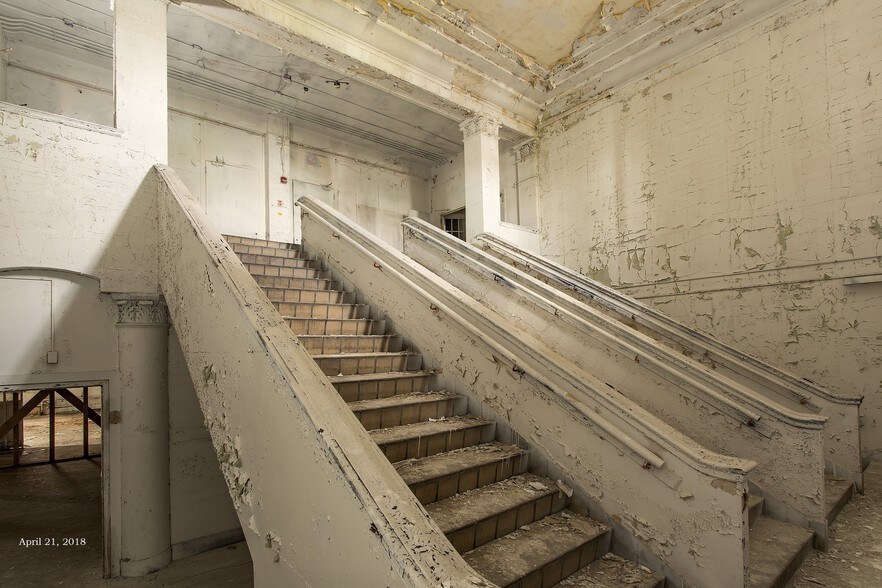 More Photos Of 1301 Clouet St, New Orleans Schools For Sale