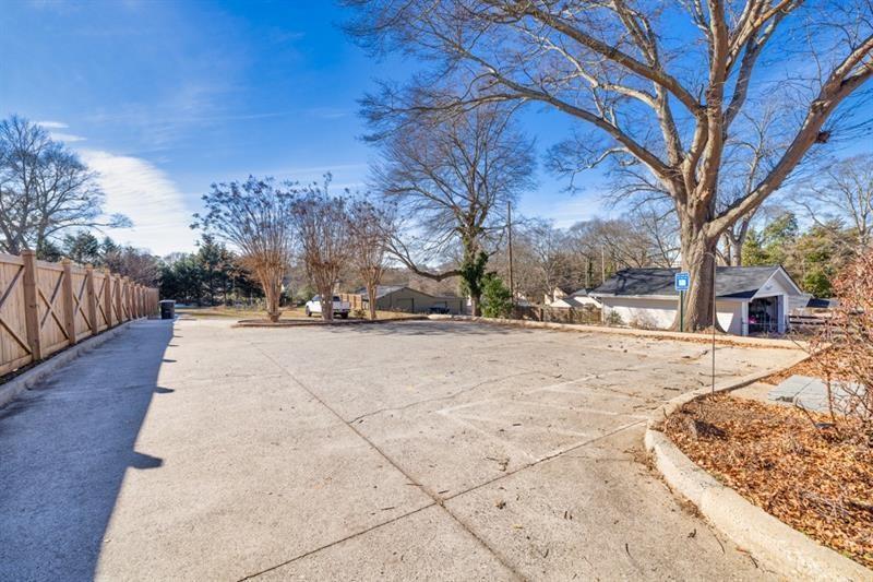More Photos Of 449 S Hill St, Buford Office For Sale