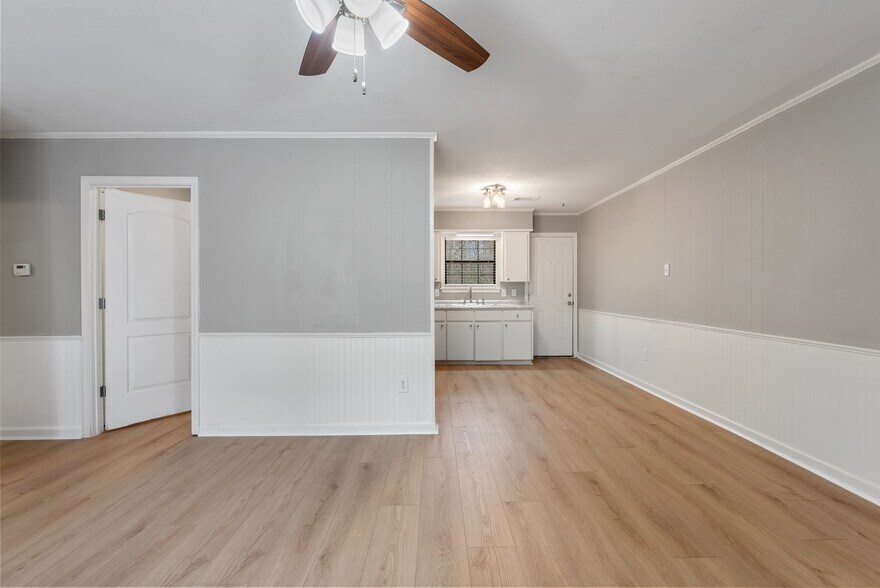 More Photos Of 16 Linder Rd, Greenbrier Apartments For Sale