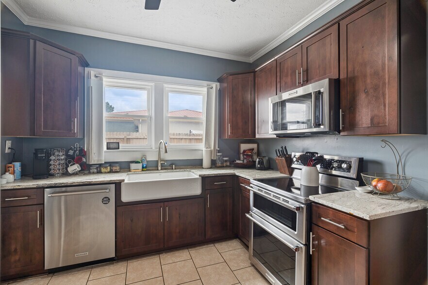 More Photos Of 207 University Ave, Lebanon Office For Sale