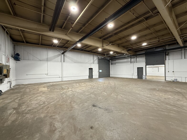 More Photos Of 5906 Prairie St, Weston Office For Lease