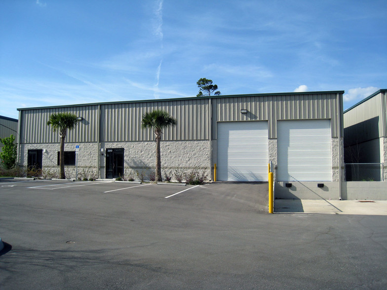 Primary Photo Of 230 Springview Commerce Dr, Debary Warehouse For Lease