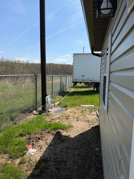 More Photos Of 4881 Pittsburgh Rd, Harrisville Light Distribution For Sale