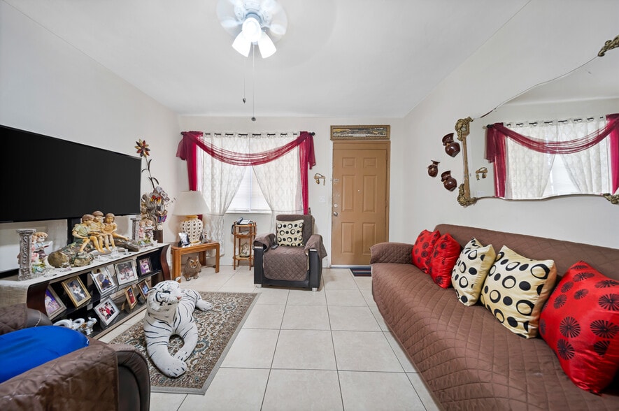More Photos Of 931 SW 3rd St, Miami Apartments For Sale