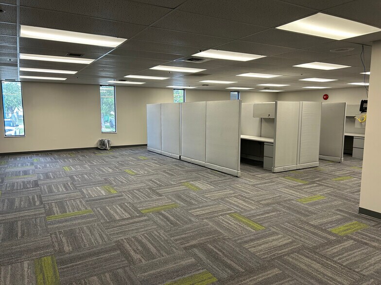 More Photos Of 11 Commerce Blvd, Palm Coast Manufacturing For Lease