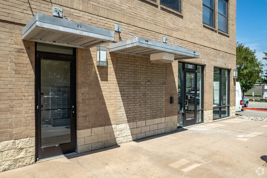 More Photos Of 2000 E Arapaho Rd, Richardson Apartments For Lease