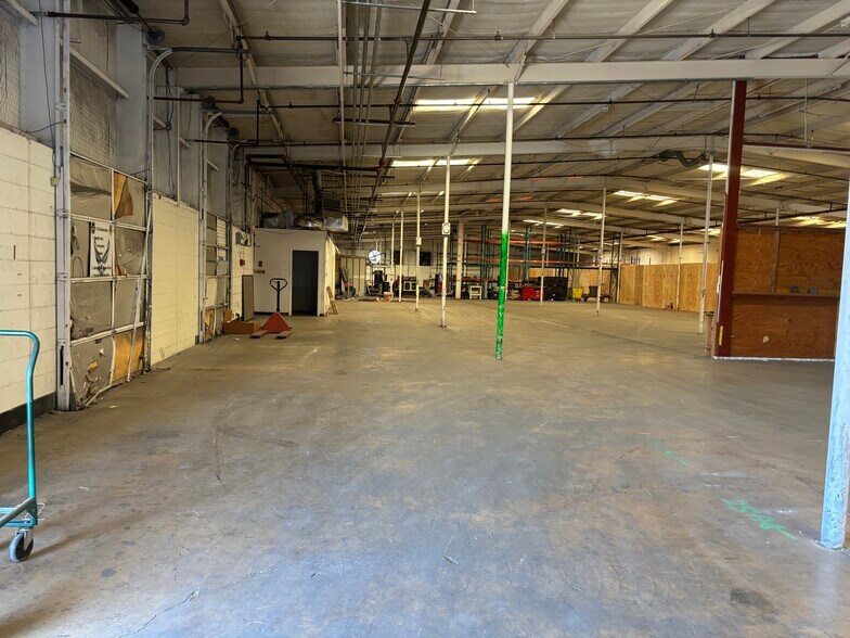 More Photos Of 911 N Frio St, San Antonio Manufacturing For Lease