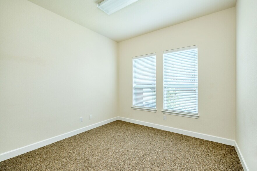 More Photos Of 1009 W Pecan St, Pflugerville Medical For Sale