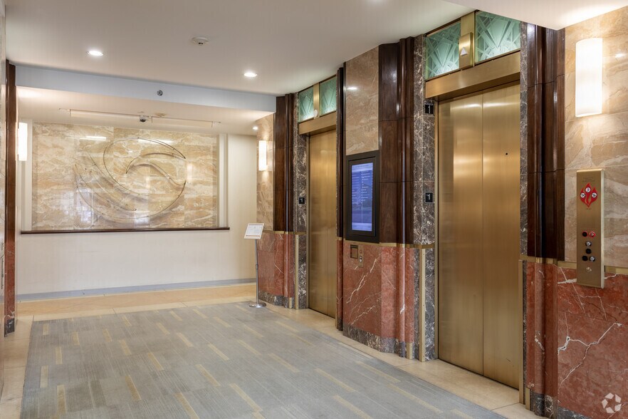 More Photos Of 7007 College Blvd, Overland Park Unknown For Lease